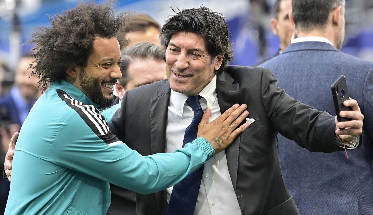 Ivan Zamorano yang pensiun pada Juli 2003 bersama Colo-Colo tercatat pernah membela Real Madrid selama 4 musim mulai 1992/1993 hingga 1995/1996. Ia total tampil dalam 173 laga bersama Real Madrid di semua kompetisi dengan torehan 101 gol dan 4 assist. Tiga gelar juara sukses diraihnya, yaitu trofi La Liga 1994/1995, trofi Copa Del Rey 1992/1993 dan trofi Supercopa de Espana 1993. (AFP/Javier Soriano)