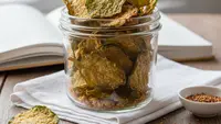 6 Cara Menyimpan Keripik Daun Agar Tetap Kriuk dan Tidak Melempem