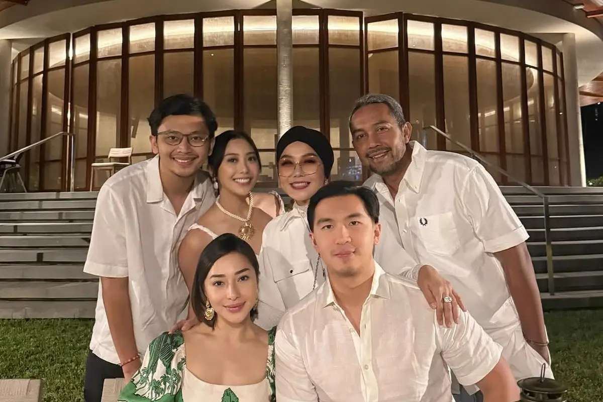 Nikita Willy Rayakan Ulang Tahun ke-31 di Labuan Bajo