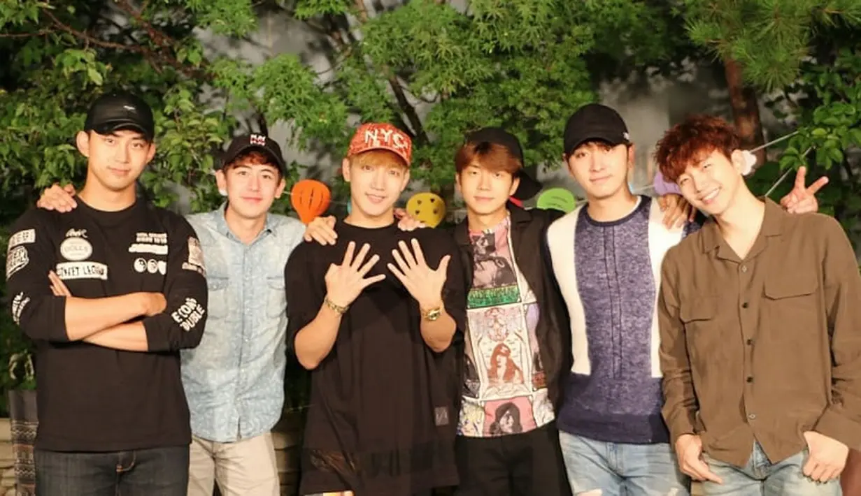 "Ada upaya untuk merentas akun mereka. Pesan spam juga terus dikirim setiap hari, hal ini membuat kehidupan mereka jadi stres," lanjutnya. (Foto: soompi.com)