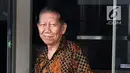 Saksi Ahli KPK Armawan usai memberikan keterangan kepada penyidik di gedung KPK, Jakarta, Jumat (11/5). Armawan dimintai keterangan untuk memperkuat KPK untuk dua tersangka Irvanto Hendra Pambudi Cahyo dan Made Oka Masagung. (Medeka.com/Dwi Narwoko)