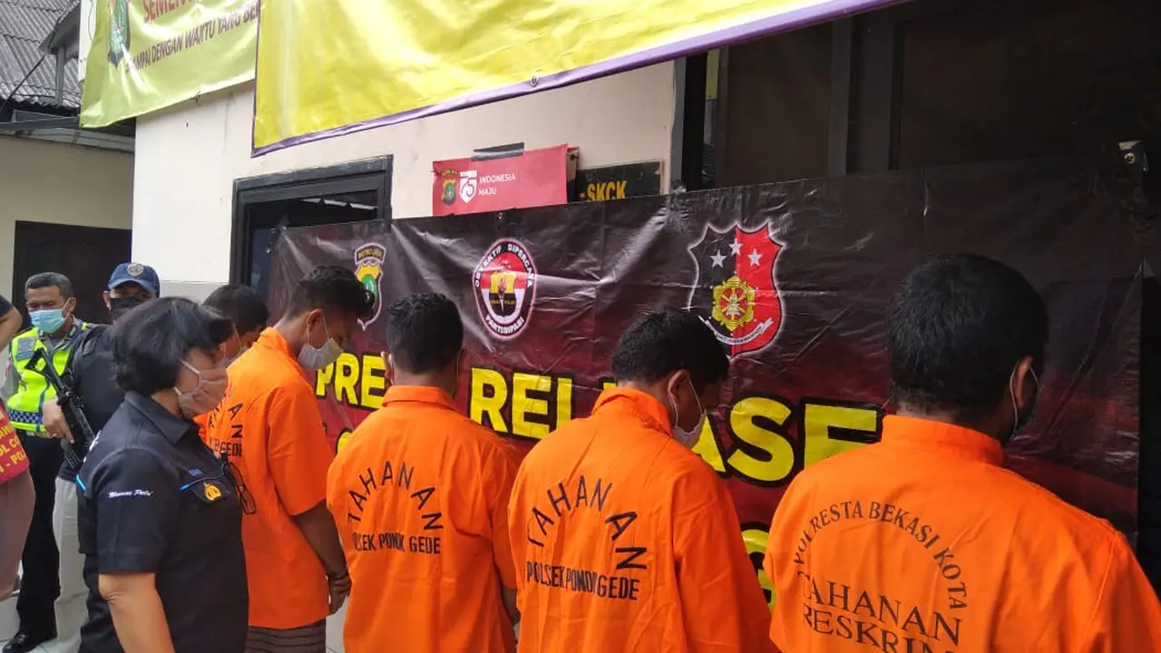 Lima pelaku pengeroyokan vokalis band di Bekasi ditahan di Polsek Pondok Gede