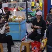 Jakarta Fair Kemayoran 2025 tak hanya jadi ajang pesta bersama seniman Tanah Air. Ajang ini menyajikan ragam kuliner lezat dari kerak telor hingga laksa. (Foto: Dok. Istimewa)