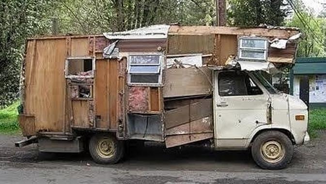 Modifikasi mobil dengan kayu (Sumber: Instagram/m.e.c.h.a.n.i.c.a.l_s)