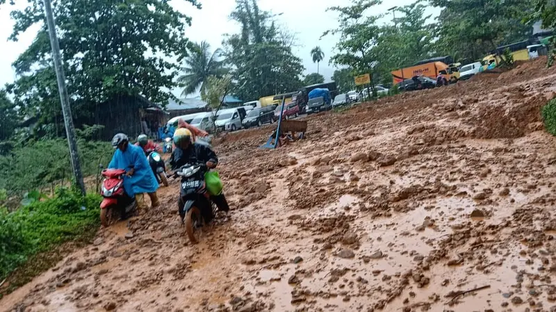 Longsor di Kelok Jariang Bungus Kota Padang pada 10 September 2020. (Liputan6.com/ ist)