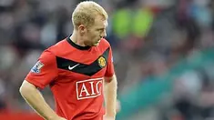 Gaya gelandang Manchester United Paul Scholes di laga lanjutan Liga Premier melawan Stoke City di Old Trafford, 9 Mei 2010. AFP PHOTO / ANDREW YATES