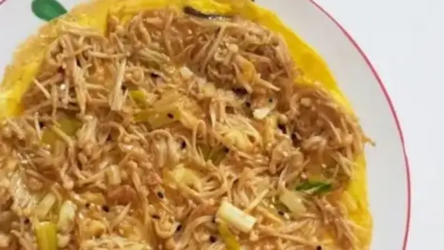 Resep telur dadar jamur enoki. (dok. Cookpad @eunikekartini)