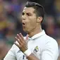 Bintang Real Madrid, Cristiano Ronaldo, saat tampil melawan Barcelona pada laga La Liga Spanyol di Stadion Camp Nou, Spanyol, Sabtu (3/12/2016). (AFP/Lluis Gene)