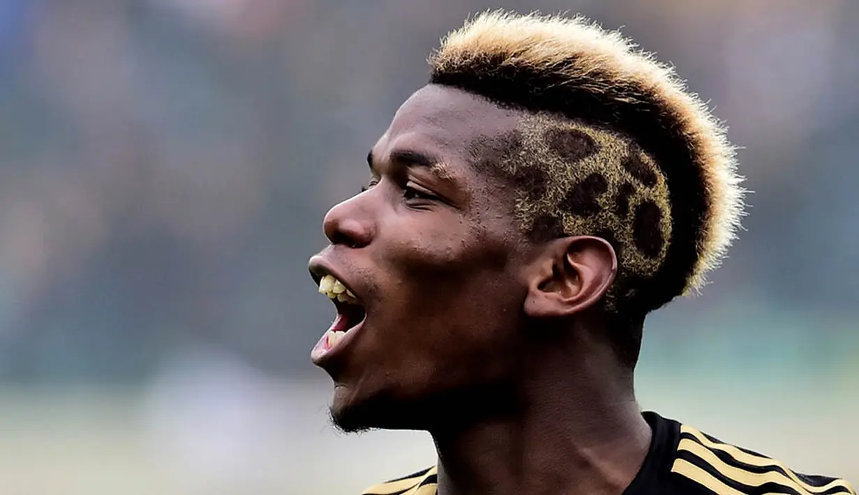 4. Paul Pogba, wonderkid Juventusa itu sempat memiliki gaya rambut mohawk yang dikombinasi dengan warna emas serta ornamen di sisi kiri dan kanannya. (AFP/Giuseppe Cacace)