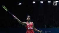 Tunggal putri India, V Sindhu Pusarla mengembalikan kok ke pebulu tangkis Thailand, Pornpawee Chochuwong pada 32 besar Indonesia Open 2018, Istora GBK, Jakarta, Rabu (4/7). V Sindhu Pusarla unggul 21-15, 19-21, 21-13. (Liputan6.com/Helmi Fithriansyah)