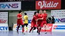 Pemain Red Rocket merayakan gol ke gawang Golden Arrow pada laga futsal Turnamen Olahraga Indonesia (TOSI) Season 3 yang berlangsung di Indomilk Arena, Tangerang, Sabtu (12/10/2024). (Bola.com/Bagaskara Lazuardi)
