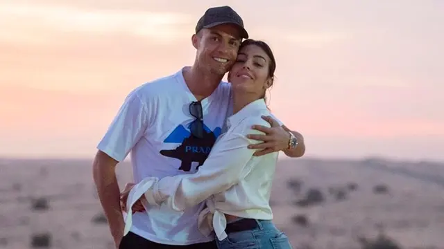7 Potret Mesra Cristiano Ronaldo dan Pacar, Miliki Rencana Menikah