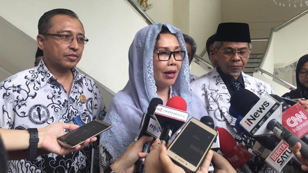 Ketua Umum PGRI Unifah Rosyidi Usai Bertemu dengan Wakil Presiden Ma'ruf Amin di Kantor Wapres, Jakarta, Rabu (22/1/2020)
