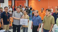 Menteri Koordinator Perekonomian Airlangga Hartanto mengatakan ernyaluran melalui Kantor Pos Indonesia telah mencapai 91% di bulan Desember ini - (Liputan6.com/Vatrischa Putri Nur Sutrisno)
