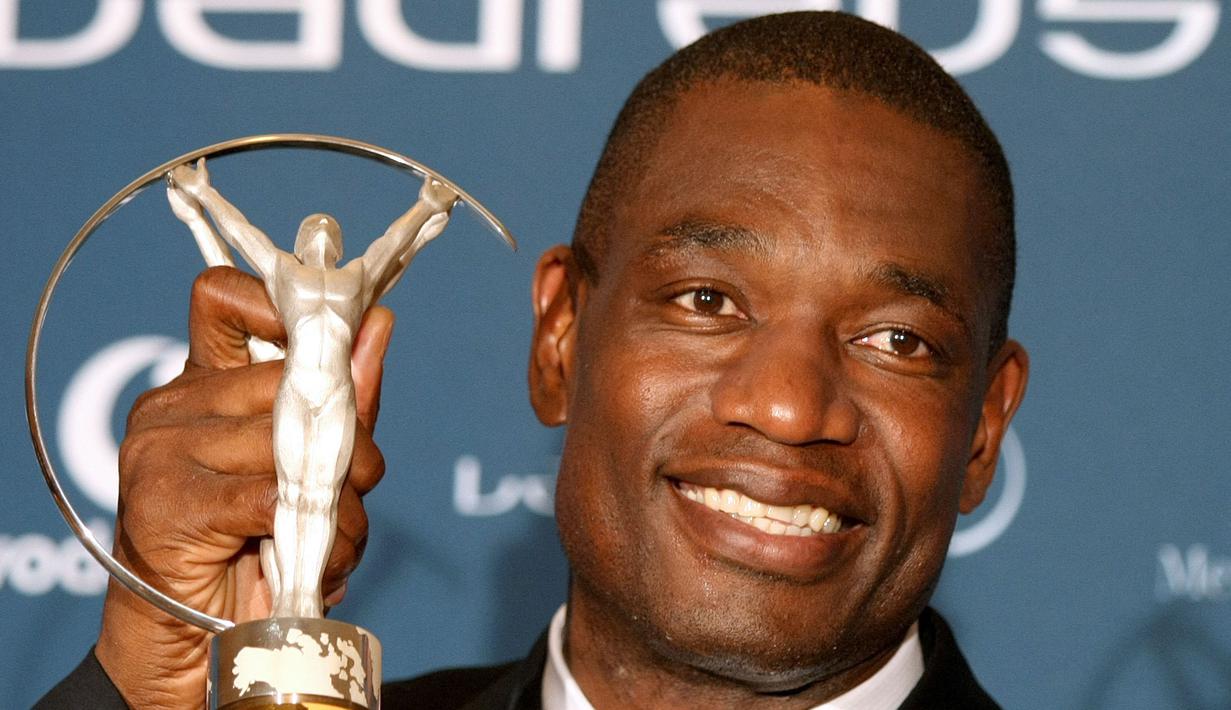 Dikembe Mutombo delapan kali masuk NBA All-Star dan memenangkan penghargaan Defensive Player of the Year sebanyak empat kali. Pemain kelahiran Republik Demokratik Kongo itu pensiun dengan jumlah blok tembakan terbanyak kedua dalam sejarah liga setelah Hakeem Olajuwon. (AFP/Aaron Harris)
