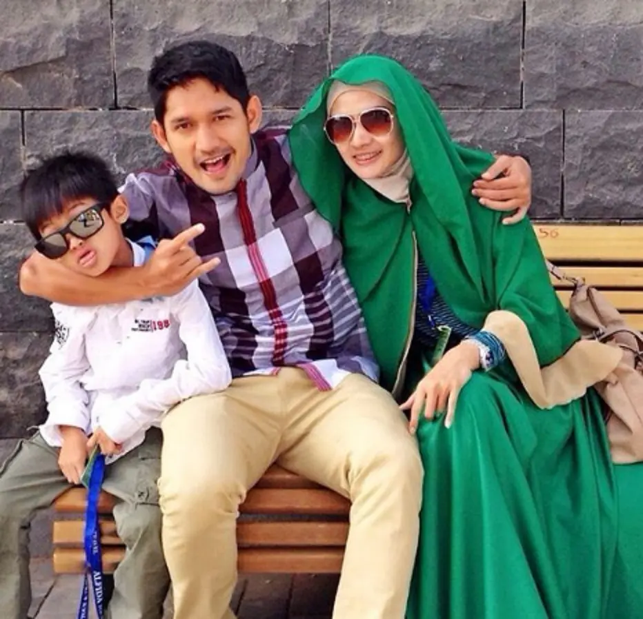 Ibnu Jamil dan keluarga. (Instagram/maulajamilo11)