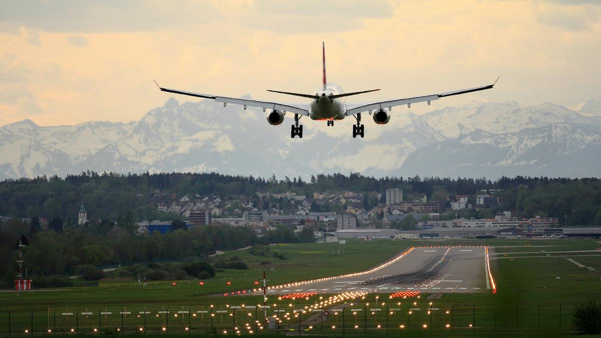 Pesawat Rute Bangkok-Teheran Nekat Tetap Terbang di Tengah Konflik Iran dan Israel