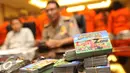 Barang bukti berupa voucher yang berhasil diamankan petugas dari kasus perjudian di Dumai, Riau, di Jakarta, Selasa (23/8). (Liputan6.com/Immanuel Antonius)
