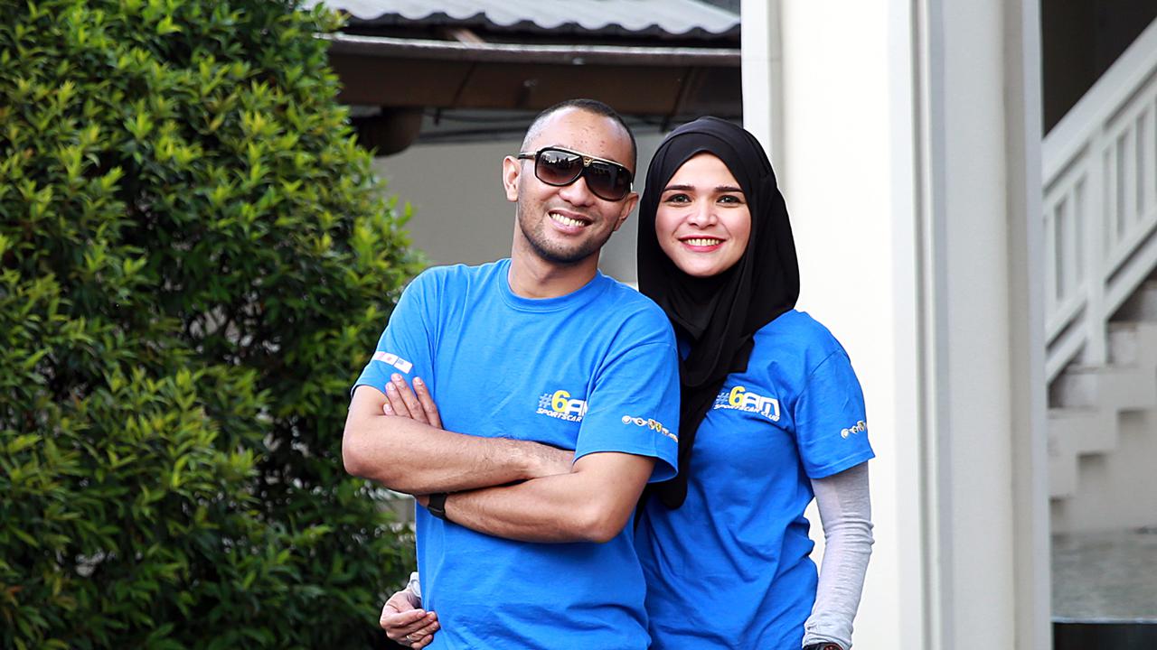 Enji dan istri, Rosmanizar