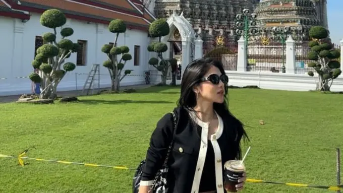 Potret Davina Karamoy Liburan di Thailand (credit: https://www.instagram.com/davinaakaramoy/).