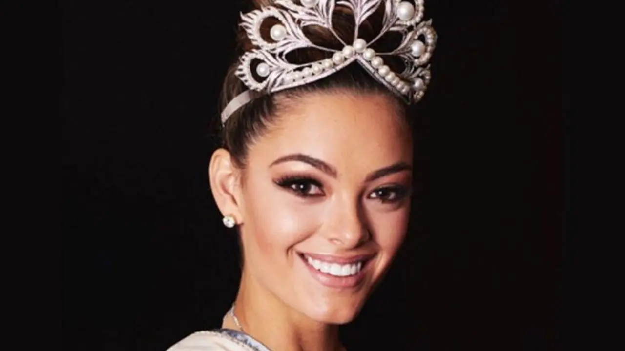 Cantiknya Miss Universe 2017 dengan Makeup Natural
