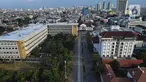 Foto udara suasana pedestrian di kawasan Kota Tua, Jakarta, Kamis (1/9/2022). Jalur pedestrian yang menghubungkan Stasiun Jakarta Kota dengan Kawasan Wisata Kota Tua itu selesai direvitalisasi dan sudah bisa digunakan pejalan kaki. (Liputan6.com/Herman Zakharia)