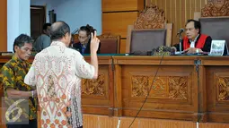 Saksi fakta Oktavianus saat disumpah dalam sidang praperadilan Ilham Arief di Pengadilan Negeri Jakarta Selatan, Jumat (3/7/2015). (Liputan6.com/Yoppy Renato)