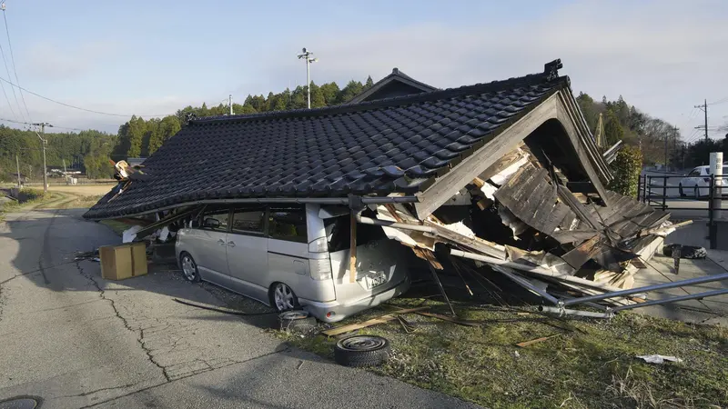 Gempa Besar di Jepang Picu Tsunami