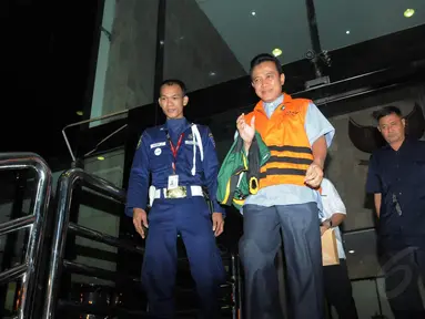 Selasa (19/8/14), KPK kembali memeriksa Bupati Karawang, Ade Swara, Jakarta. (Liputan6.com/Herman Zakharia)