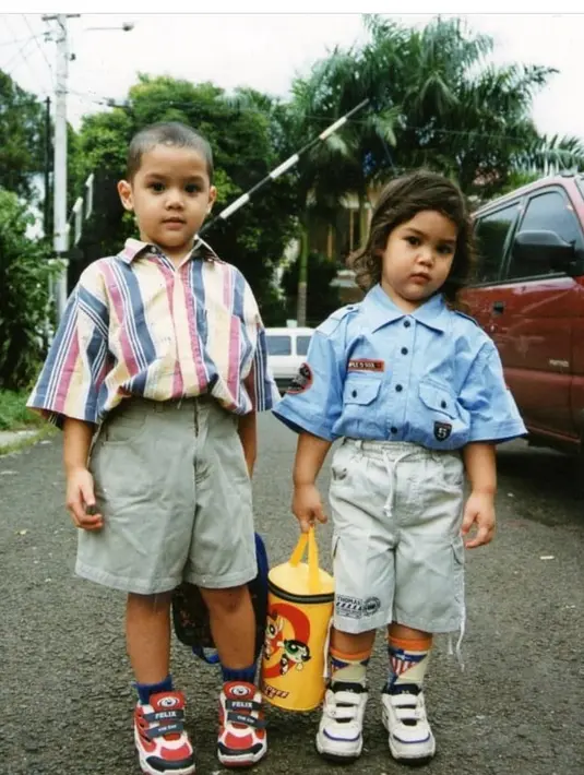 Lihat betapa menggemaskan dan imutnya wajah Al Ghazali dan El Rumi saat masa kecil. (Foto: instagram.com/alghazali7)