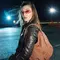 Hailey Bieber Tampil Feminin dengan Estetika 1970-an dan Awal 2000-an di Kampanye Miu Miu Fall/Winter 2026