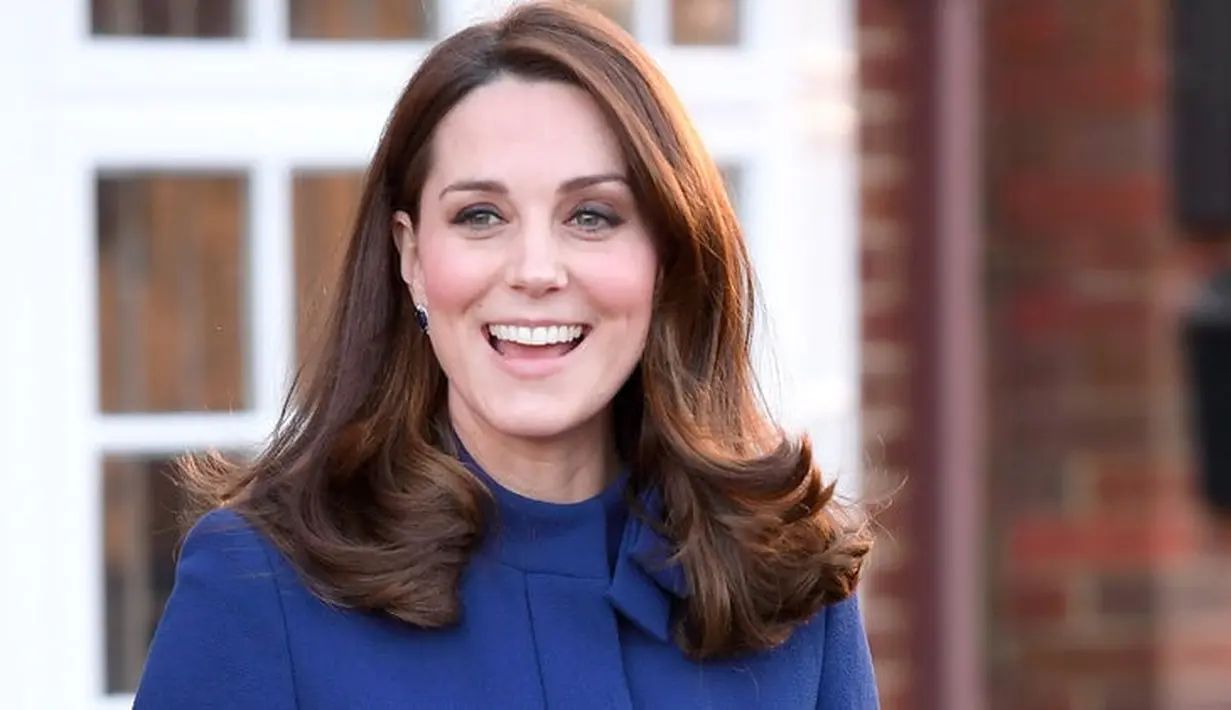 "Di dalam ruangan sangat ramai. Kami mencoba untuk membuat suasana tenang sebisa mungkin," ujar staf rumah sakit. (Life & Style)