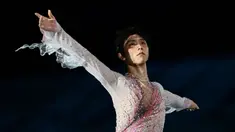 Yuzuru Hanyu merupakan seorang atlet figure skating asal Jepang yang memutuskan untuk pensiun pada Selasa (19/07/2022). (AFP/Anne-Christine Poujoulat)