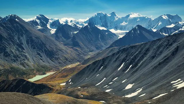 Selain Beri Rasa Damai, 6 Tempat Spiritual di Dunia Ini Punya Pemandangan Indah