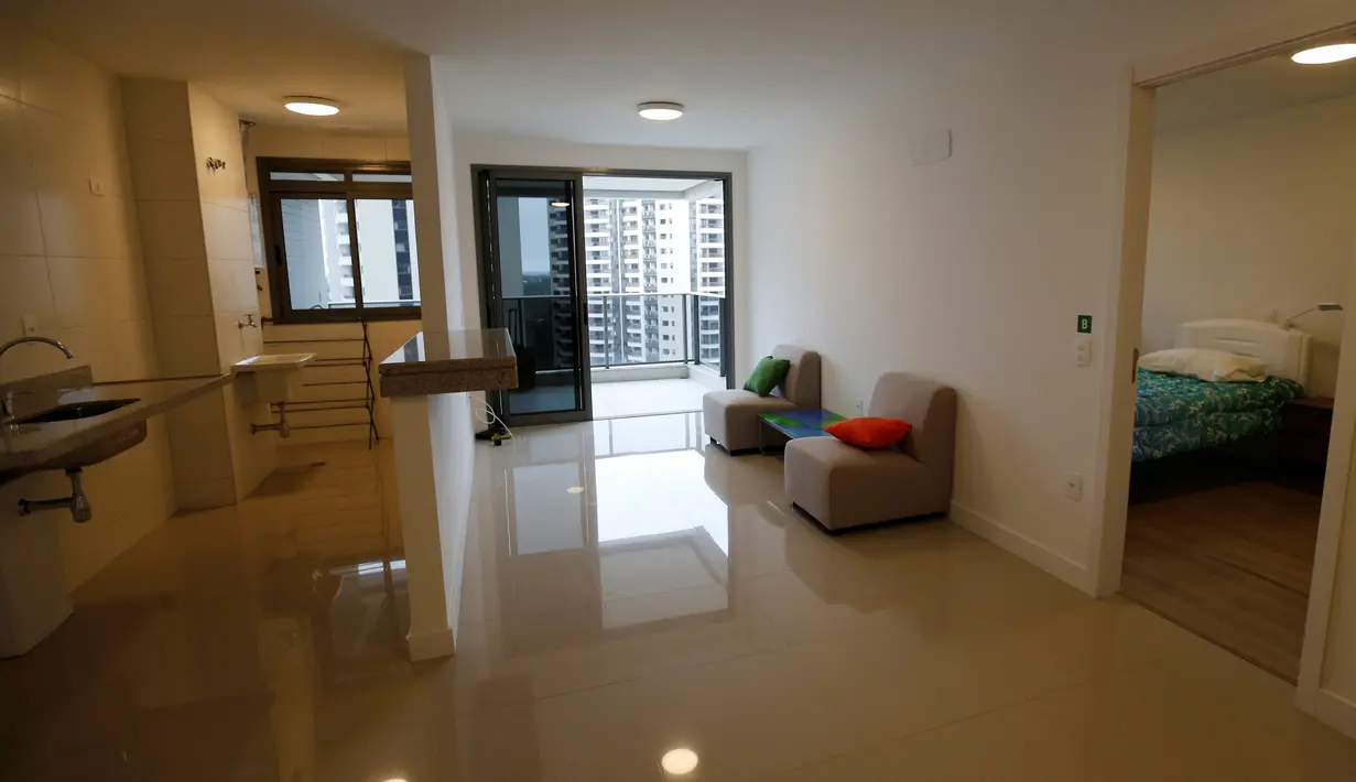 Suasana ruang dalam apartemen di kawasan Olympic Village di Rio de Janeiro, Brasil (23/6). Apartemen ini akan digunakan sebagai tempat beristirahat para atlet dunia. (REUTERS/Sergio Moraes)