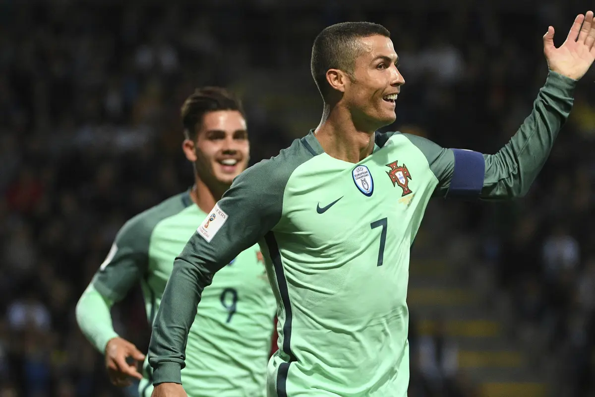 FOTO: Cristiano Ronaldo Antar Portugal Bungkam Latvia