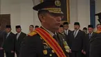 Presiden Prabowo Subianto menganugerahkan tanda kehormatan Bintang Mahaputera kepada mantan Kapolri Jenderal Listyo Sigit Prabowo dan mantan Wakapolri Komjen Dedi Prasetyo, Kamis (1/10/2026). Penganugerahan dilakukan usai keduanya diberhentikan secara hormat. Prabowo juga melantik Komjen Suyudi ...