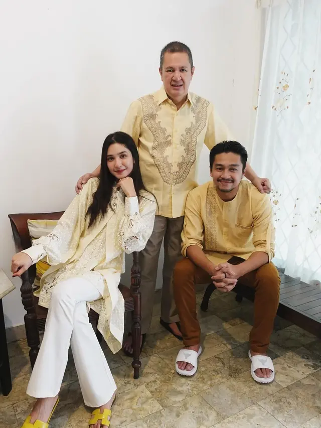 Mikha Tambayong dan Deva Mahenra