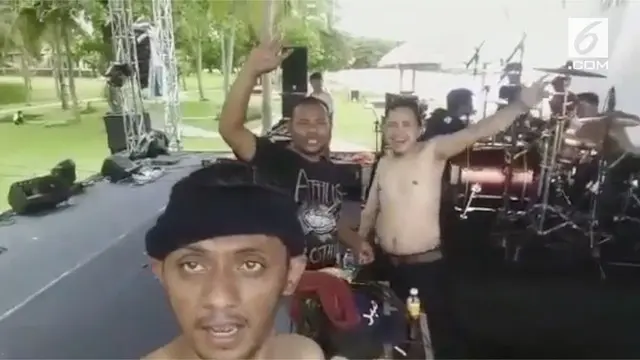 Beredar viral di media sosial band Seventeen melakukan check sound sebelum akhirnya tergulung tsunami Selat Sunda.