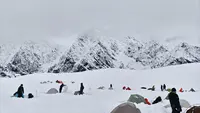Pendaki Everest via Nepal dalam Sehari Cetak Rekor Terbanyak, Barisan Panjang di Zona Kematian
