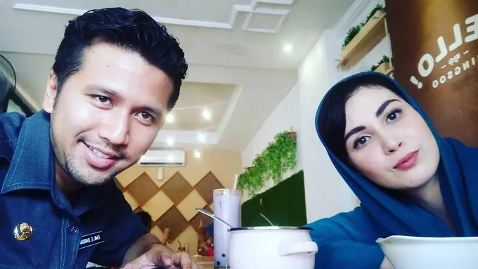 [Bintang] 8 Foto Keharmonisan Rumah Tangga Arumi Bachsin