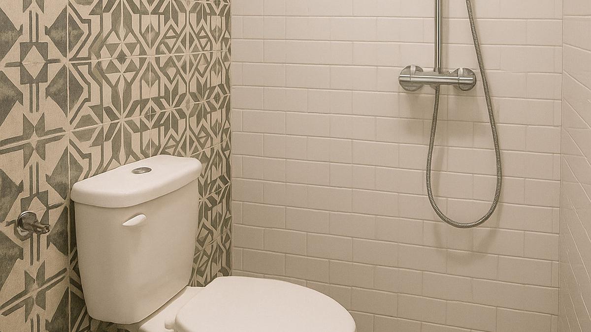 7 Desain Kamar Mandi Ukuran 1x1 dengan Kloset Duduk dan Shower, Simpel dan Minimalis