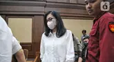 Ibu Gregorius Ronald Tannur, Meirizka Widjaja sesaat sebelum mengikuti sidang pembacaan vonis di Pengadilan Tindak Pidana Korupsi (Tipikor), Jakarta, Rabu (18/6/2025). (Liputan6.com/Angga Yuniar)