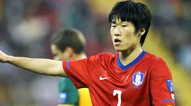 Kapten Timnas Korsel Park Ji-Sung ketika beraksi dalam laga Grup C Piala Asia 2011 melawan Australia yang berakhir 1-1 di Doha, Qatar, 14 Januari 2011. AFP PHOTO/KARIM JAAFAR