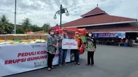 Yayasan Astra Honda Motor bersama main dealer PT Mitra Pinasthika Mulia (MPM) menyalurkan bantuan untuk korban erupsi Gunung Semeru. (AHM)