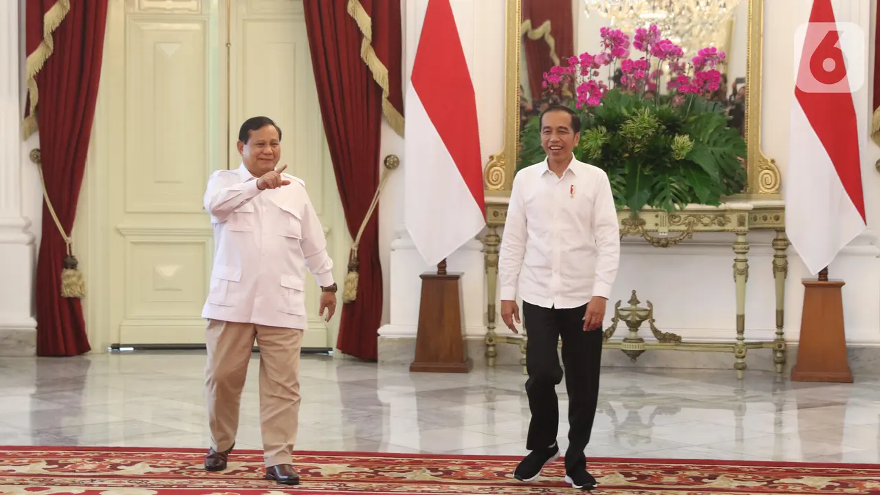 Tawa Jokowi dan Prabowo di Istana Merdeka