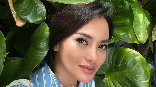 7 Gaya Stylish Ririn Ekawati Liburan di Thailand, Tampil Kekinian bak ABG di Usia 39 Tahun