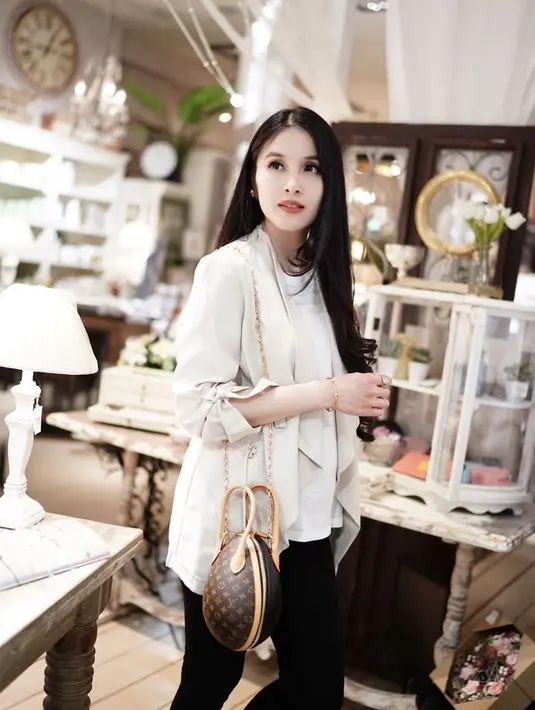 (Instagram/sandradewi88)