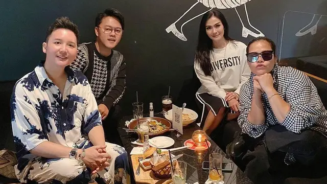 6 Potret Kebersamaan Danang D'Academy dan Iis Dahlia, Bak Kakak Adik