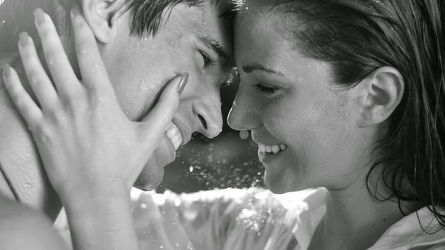 Posisi seks untuk bercinta di kamar mandi